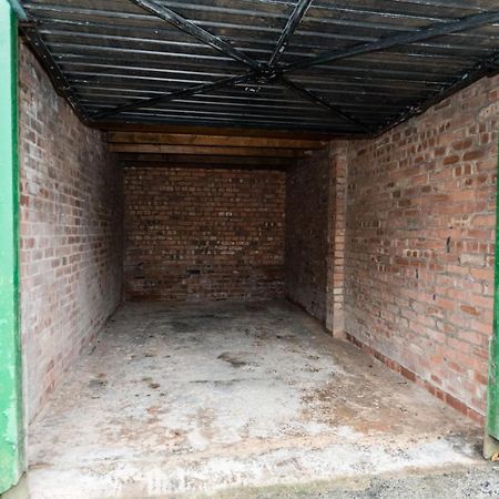 1 Bedroom Newton Apartment L Free Parking L Wigan Royal Infirmary L Haigh Hall L Central Location Dış mekan fotoğraf