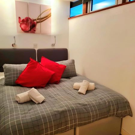 1 Bedroom Newton Apartment L Free Parking L Wigan Royal Infirmary L Haigh Hall L Central Location Dış mekan fotoğraf