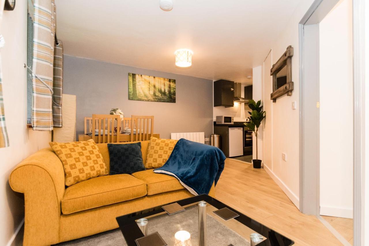 1 Bedroom Newton Apartment L Free Parking L Wigan Royal Infirmary L Haigh Hall L Central Location Dış mekan fotoğraf