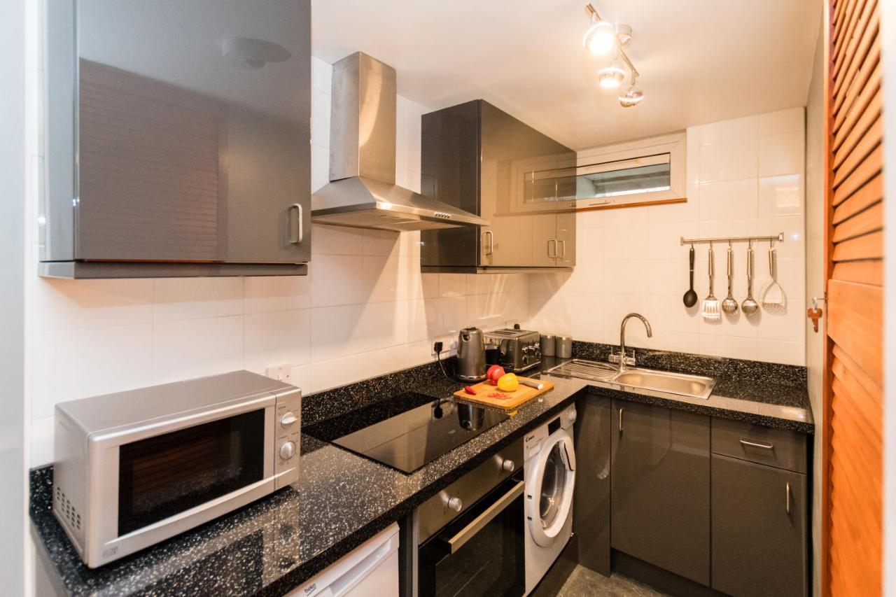 1 Bedroom Newton Apartment L Free Parking L Wigan Royal Infirmary L Haigh Hall L Central Location Dış mekan fotoğraf