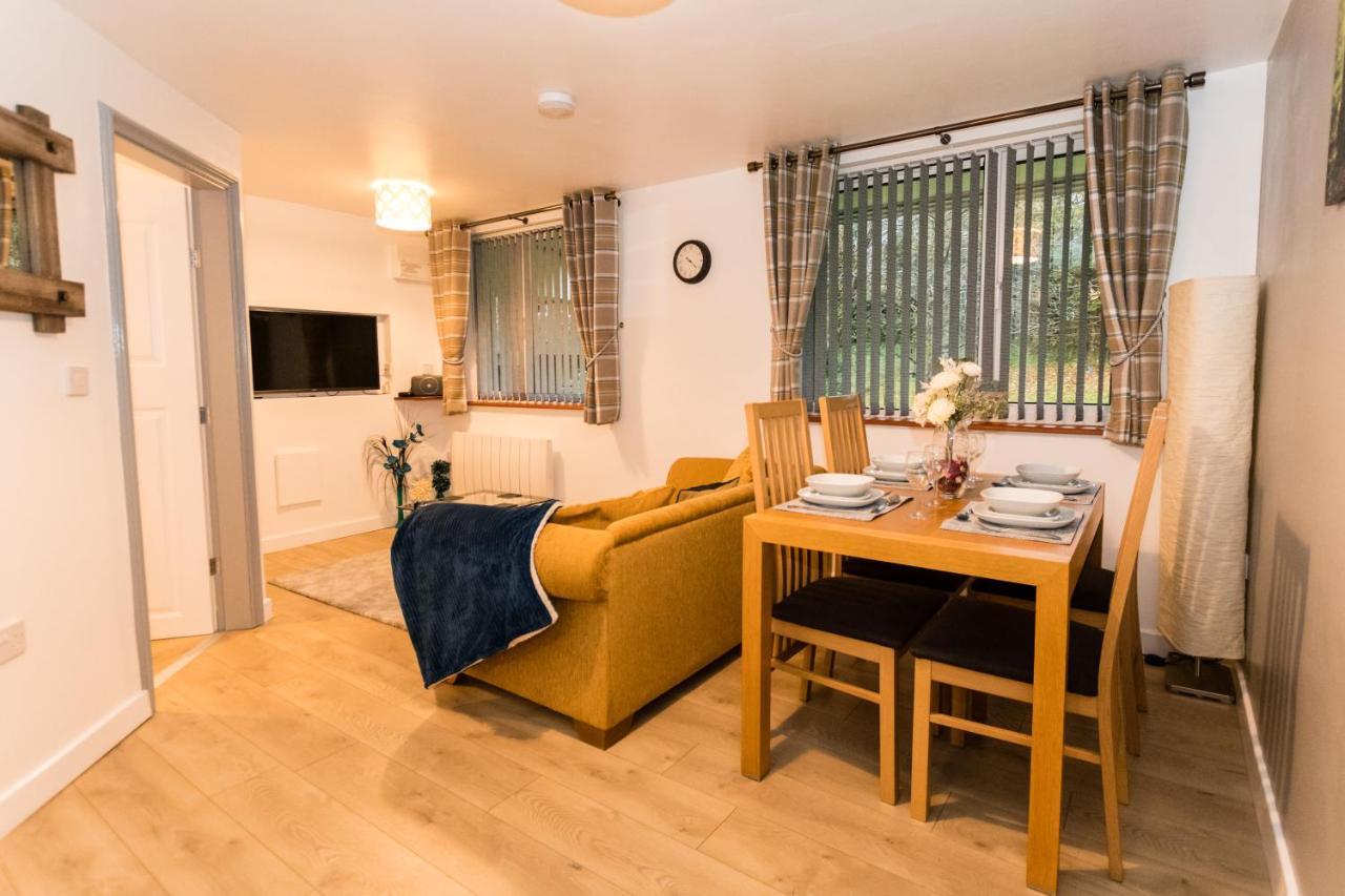 1 Bedroom Newton Apartment L Free Parking L Wigan Royal Infirmary L Haigh Hall L Central Location Dış mekan fotoğraf