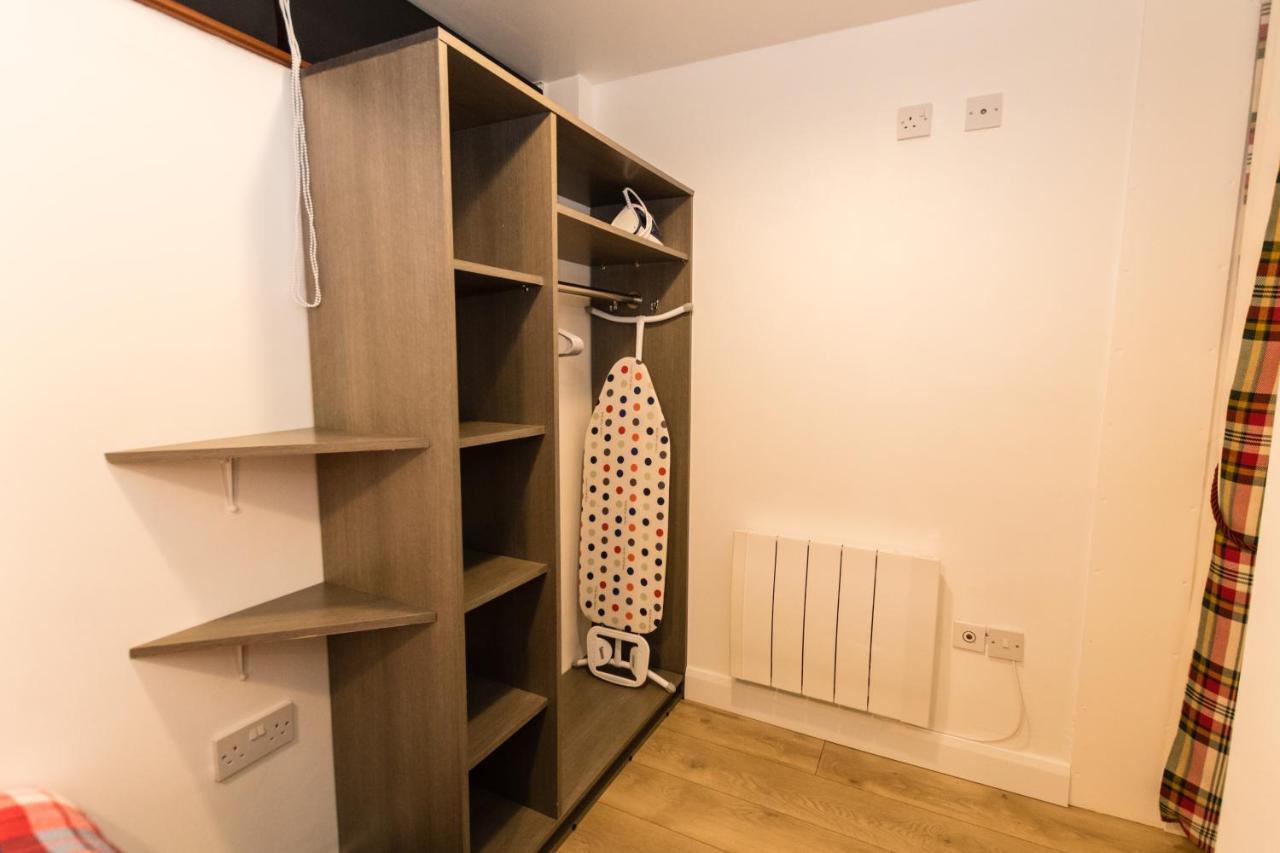 1 Bedroom Newton Apartment L Free Parking L Wigan Royal Infirmary L Haigh Hall L Central Location Dış mekan fotoğraf