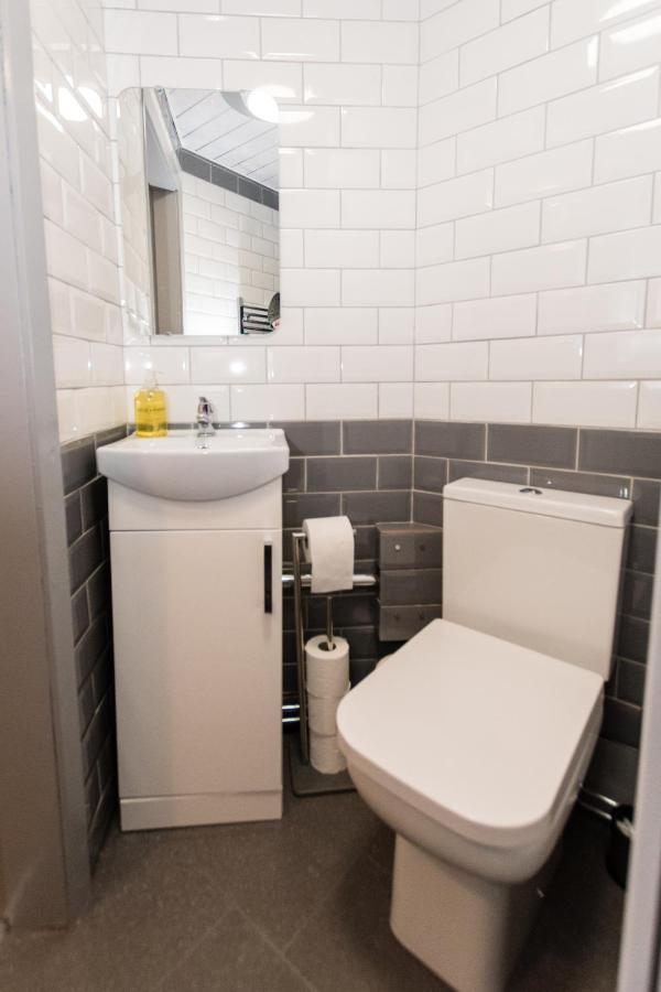 1 Bedroom Newton Apartment L Free Parking L Wigan Royal Infirmary L Haigh Hall L Central Location Dış mekan fotoğraf