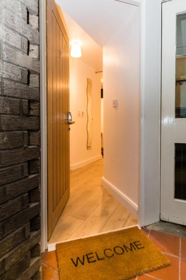 1 Bedroom Newton Apartment L Free Parking L Wigan Royal Infirmary L Haigh Hall L Central Location Dış mekan fotoğraf