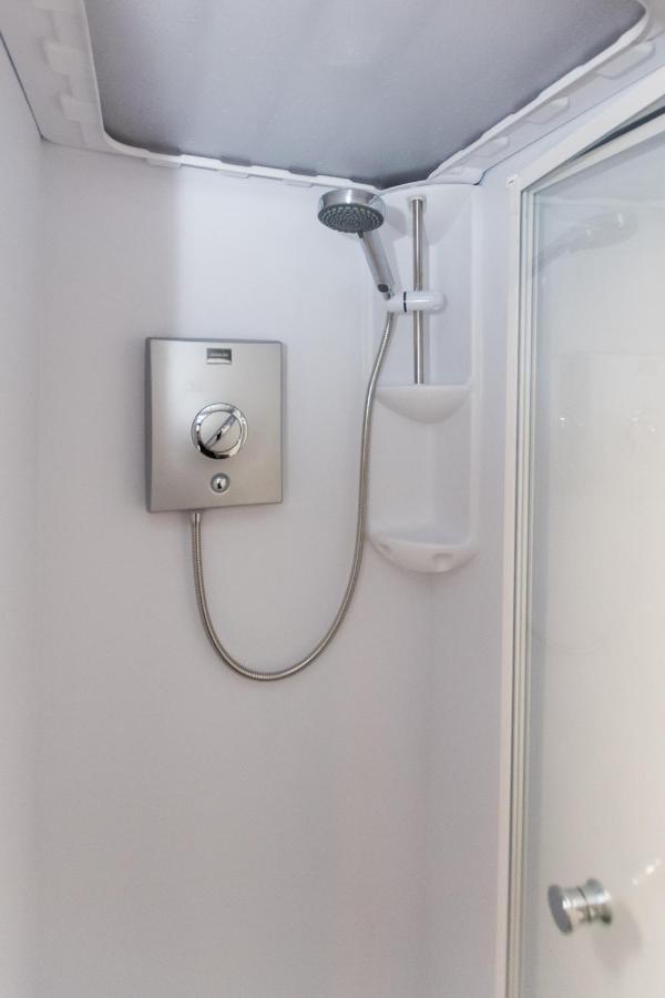 1 Bedroom Newton Apartment L Free Parking L Wigan Royal Infirmary L Haigh Hall L Central Location Dış mekan fotoğraf