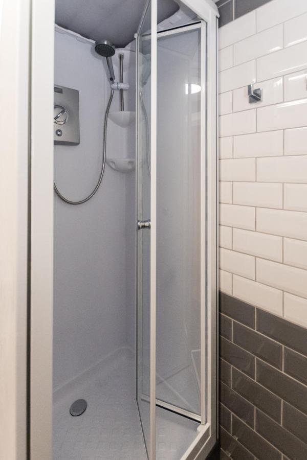 1 Bedroom Newton Apartment L Free Parking L Wigan Royal Infirmary L Haigh Hall L Central Location Dış mekan fotoğraf