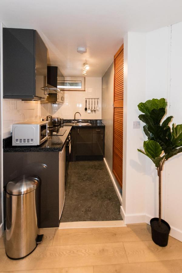 1 Bedroom Newton Apartment L Free Parking L Wigan Royal Infirmary L Haigh Hall L Central Location Dış mekan fotoğraf
