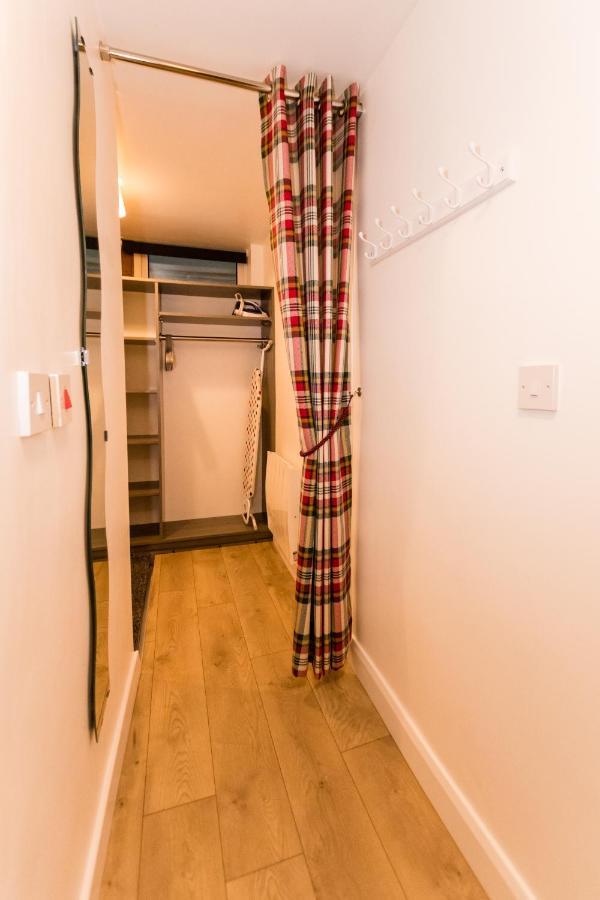 1 Bedroom Newton Apartment L Free Parking L Wigan Royal Infirmary L Haigh Hall L Central Location Dış mekan fotoğraf